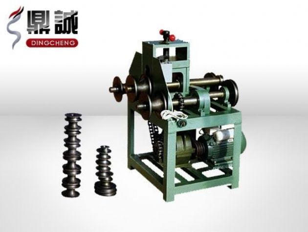 點擊查看詳細信息<br>標題：立式多功能滾動式彎管機 閱讀次數：5105
