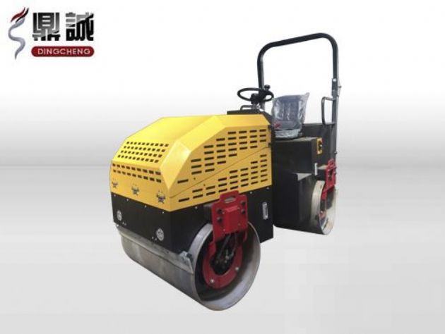 點(diǎn)擊查看詳細信息<br>標題：2.5噸全液壓座駕式振動(dòng)壓路機 閱讀次數：12875